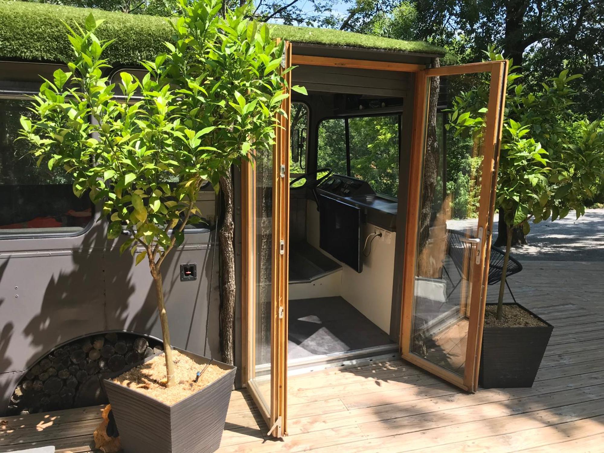 Bus Atypique Au Bord Du Canal Du Midi Et Au Coeur D'Une Foret 2 Chambres Villepinte  Экстерьер фото